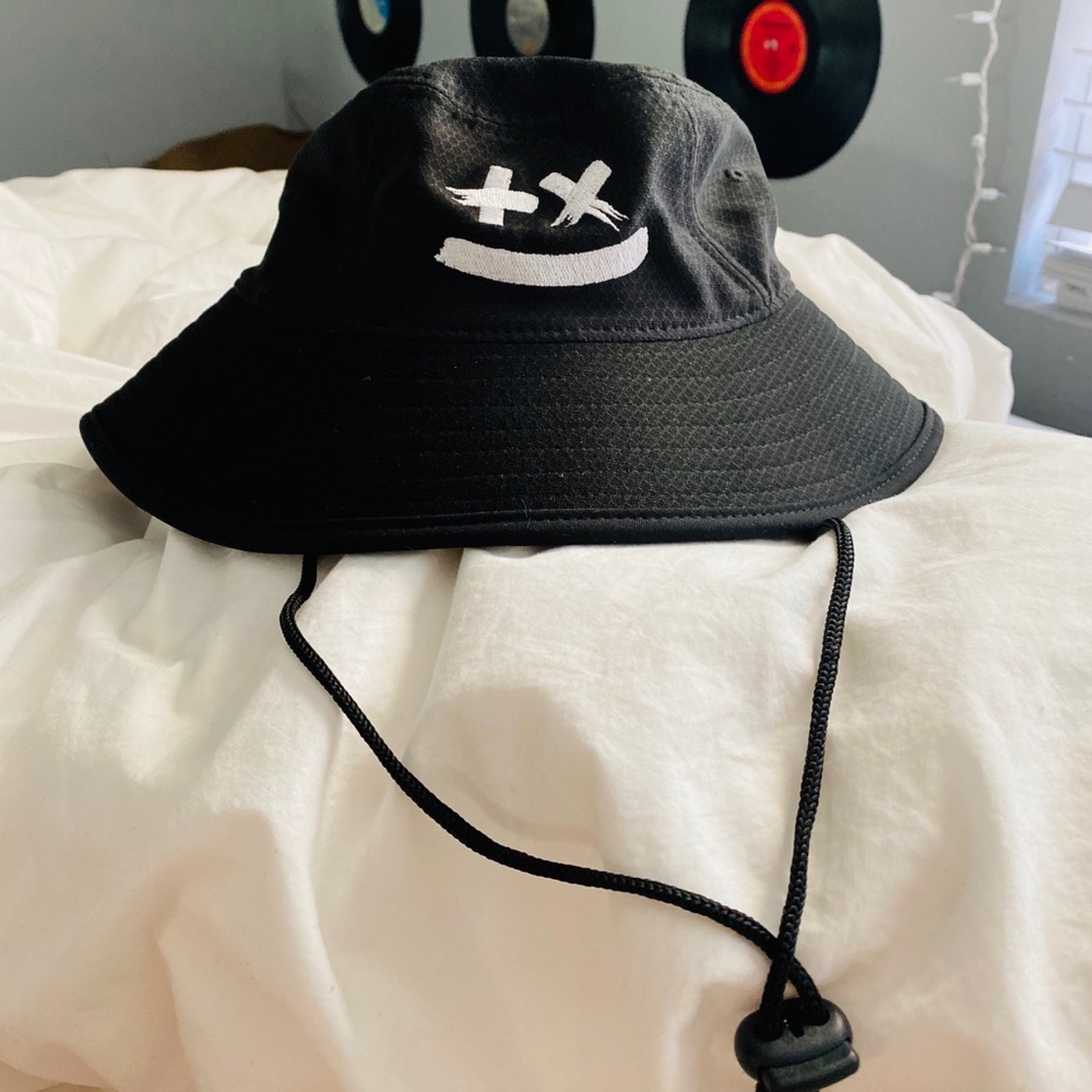 Martin Garrix bucket hat